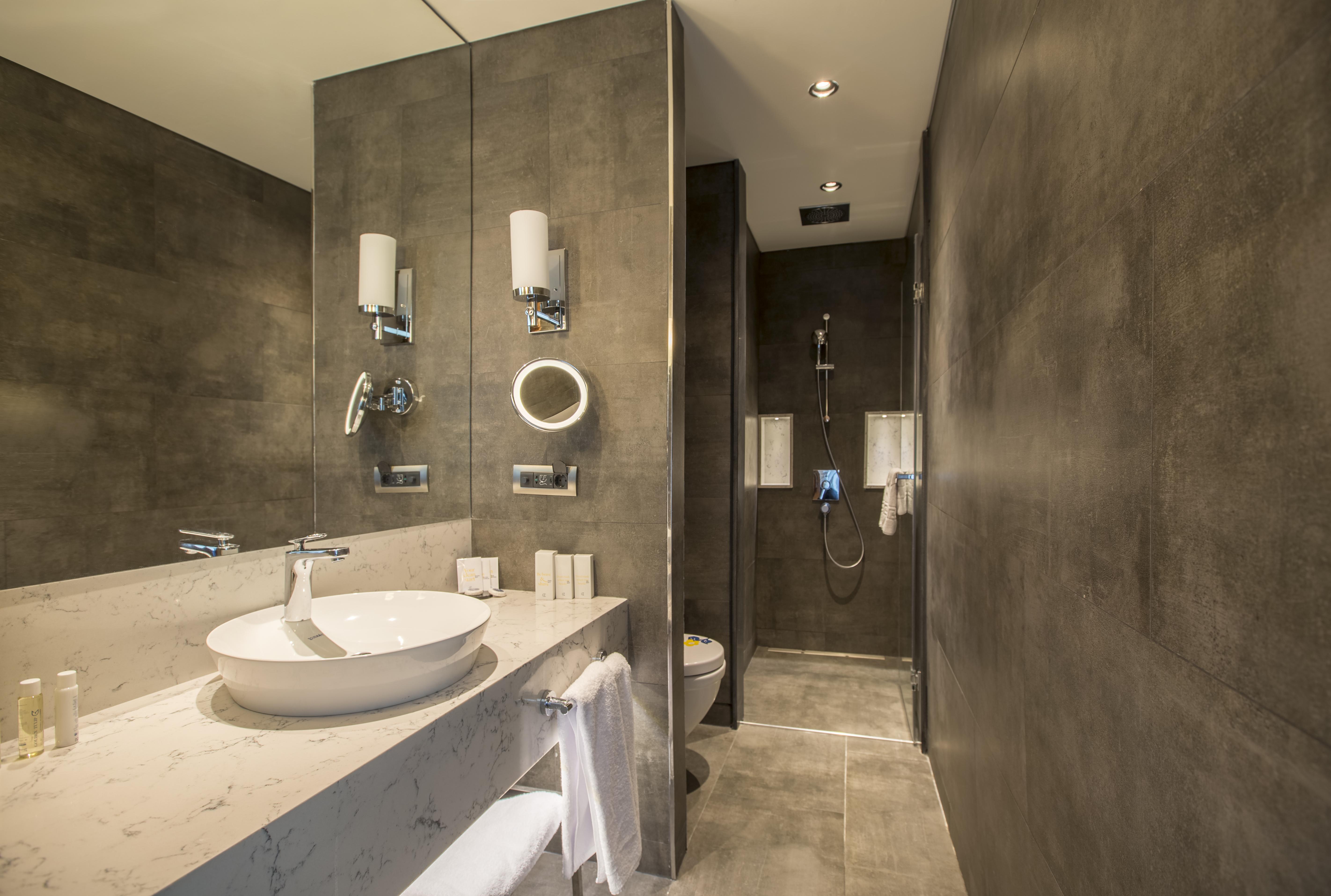 Hotel Golden Tulip Istanbul Bayrampasa Exterior foto Bathroom